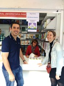 Ana Moreno firmando su libro en la Feria del Libro de Madrid