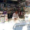 Gustavo Bertolotto firmando su libro en la Feria del Libro de Madrid