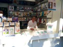 Gustavo Bertolotto firmando su libro en la Feria del Libro de Madrid