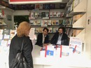 Antonio Zárate y Álvaro Mañas firmando su libro en la Feria del Libro de Madrid